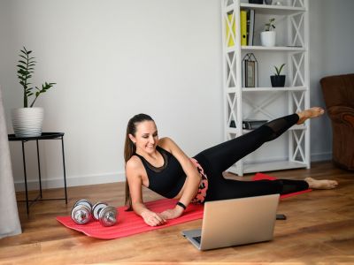 Είσαι μαμά και δεν έχεις χρόνο για γυμναστήριο; Αυτό το 20λεπτο πρόγραμμα γυμναστικής είναι για σένα