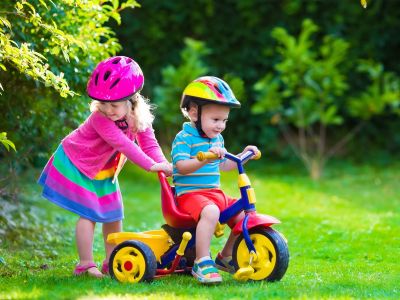 Πόσο χρόνο παιχνιδιού χρειάζονται τα μωρά και τα νήπια;