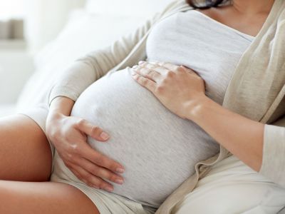Τι πρέπει να γνωρίζεις για τις κινήσεις του εμβρύου και πότε να ανησυχήσεις