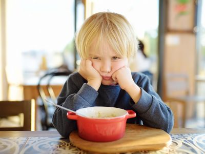 Πότε η επιλεκτική διατροφή γίνεται επικίνδυνη για το παιδί; Παιδοψυχολόγος προειδοποιεί