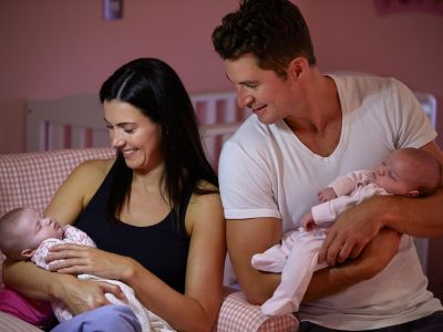 Σχεδόν 4 στις 10 μητέρες διδύμων εμφανίζουν συμπτώματα κατάθλιψης μετά τη γέννα,σύμφωνα με μελέτη