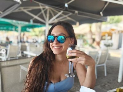 Φωτεινή Αθερίδου: Στιγμές ξεγνοιασιάς και γέλιου με τα παιδιά της στην Αίγινα