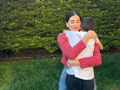 Η πιο ζεστή αγκαλιά: Η Σταματίνα Τσιμτσιλή με τον γιο της σε τρυφερές στιγμές