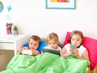 Sleepovers στην ψηφιακή εποχή:Όταν η οθόνη παίρνει τη θέση του παιχνιδιού - Πώς να το αντιμετωπίσετε