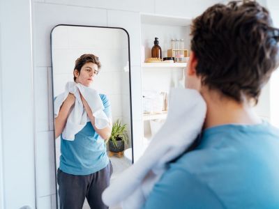 Νέο TikTok trend απειλεί την εμφάνιση και την ψυχική υγεία των έφηβων αγοριών