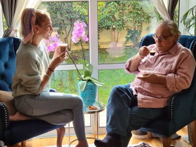 Μαντώ Γαστεράτου: Ο γιος της αποκοιμήθηκε στην καρέκλα και ο μπαμπάς της τον σταυρώνει