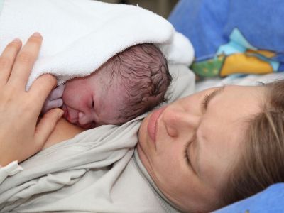 Πώς θεράπευσα την πληγή της μητρικής απουσίας μέσα από τα παιδιά μου