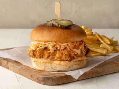 Fried chicken burger από τον Άκη
