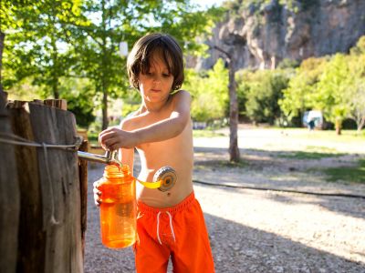 Πώς να καταλάβετε αν το παιδί σας είναι αφυδατωμένο — και πώς να το προλάβετε