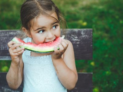Σχεδιάζοντας υγιεινά καλοκαιρινά γεύματα και σνακ για παιδιά