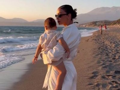 «Εργασία και χαρά»: Ο γιος της Ελένης Φουρέιρα βοηθάει στο πλύσιμο του αυτοκινήτου