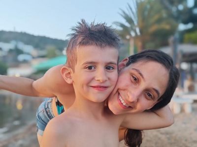 Φωτεινή Αθερίδου: Από τον καναπέ στη στρωματσάδα - Η μετακόμιση που έγινε "παιχνίδι" με τα παιδιά