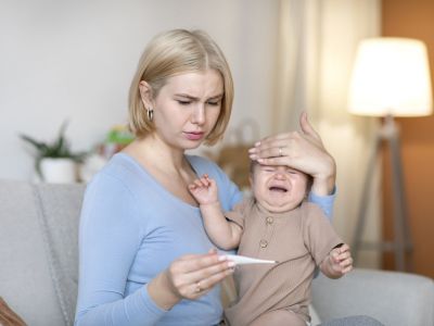 Γιατί το μωρό ανεβάζει πυρετό το καλοκαίρι; Όλα όσα πρέπει να ξέρεις