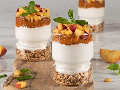 Light cheesecakes με μαρμελάδα ροδάκινο - Πώς θα τα φτιάξετε