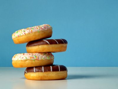 Πανεύκολα donuts μήλου με σοκολάτα - Xωρίς ζύμη, τηγάνισμα ή έξτρα ζάχαρη