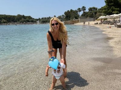 Κωνσταντίνα Σπυροπούλου: Έτσι περνάει τις ημέρες του καύσωνα με τα παιδιά της στην Αθήνα