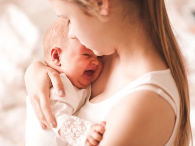 Μου έπεσε το μωρό στο πάτωμα: Πότε πρέπει να ανησυχήσω;