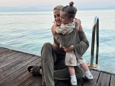 Η Ιωάννα Τούνη μεταμορφώθηκε από δυναμική influencer σε υπεύθυνη μητέρα