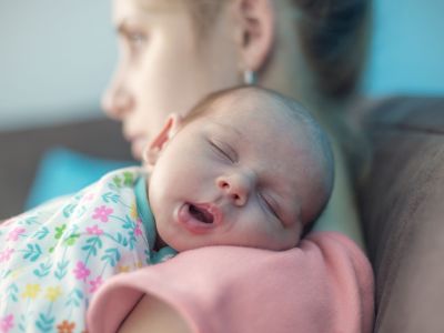 Ρουθούνισμα μωρού: Είναι φυσιολογικό ή πρέπει να ανησυχήσω;