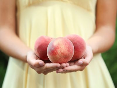 Το έξυπνο κόλπο για να ωριμάσουν τα ροδάκινα γρήγορα