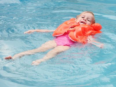 Πώς να εκπαιδεύσετε τα παιδιά σας σε βασικούς κανόνες ασφαλείας στο νερό