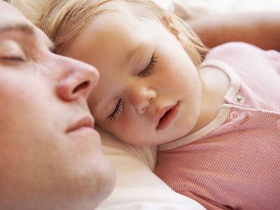 Πόσες ώρες ΠΡΕΠΕΙ να κοιμάται το 24ωρο ένα παιδί 2 ετών (πίνακας ύπνου ανά ηλικία παιδιού)