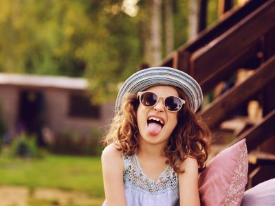 Άσπρη γλώσσα παιδιού: Γιατί συμβαίνει και πώς αντιμετωπίζετε;