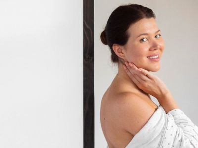 Ακμή στο πρόσωπο και το σώμα: Η λύση ξεκινά με σωστή ρουτίνα