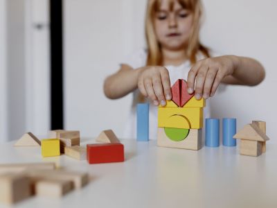 Ξεχάστε τα φύλλα εργασίας – Αυτό χρειάζονται τα παιδιά σας και ο εγκέφαλός τους θα σας ευγνωμονεί