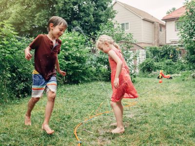 Τι στο καλό είναι το «Slow Parenting»; Το διαδίκτυο απαντά στα υπέρ-απασχολημένα παιδιά