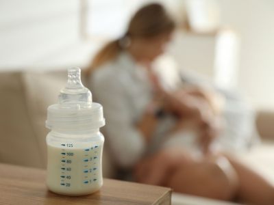 Πόσο γάλα πρέπει να πίνει ένα μωρό 1 μηνός;