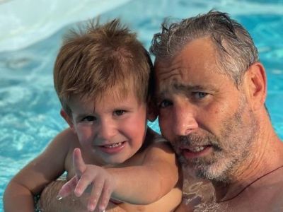 Θοδωρής Αθερίδης: Τα τρυφερά στιγμιότυπα με την πρώην σύζυγό του και τα εγγόνια τους