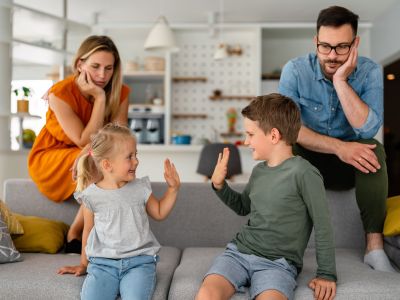 Οι γονείς νιώθουν ανεπαρκείς 156 φορές τον χρόνο, σύμφωνα με νέα έρευνα