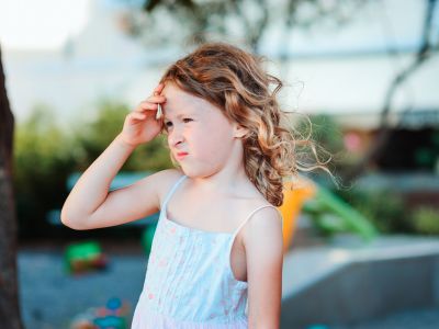 Παιδικοί πονοκέφαλοι: Πότε να ανησυχήσετε και τι να κάνετε