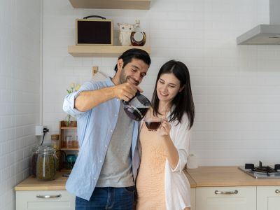 Προσπαθείτε να κάνετε παιδί; Δείτε γιατί πρέπει να περιορίσετε τον καφέ και οι δύο