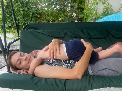 Γιούλικα Σκαφιδά: Έτσι περνάει τα μεσημέρια του καλοκαιριού με τον γιο της που μεγάλωσε πολύ