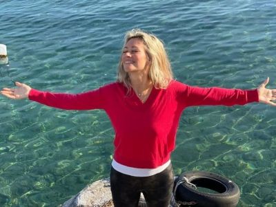 Άριελ Κωνσταντινίδη: Οι πρώτες φωτογραφίες με τη νεογέννητη κόρη της από το μαιευτήριο