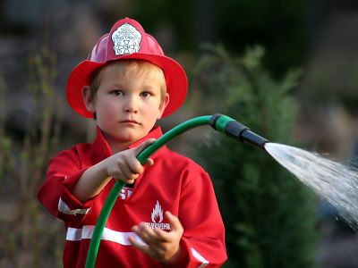 Φωτιά: 4 βασικοί τρόποι για να προστατέψετε τα παιδιά σας από τις πυρκαγιές