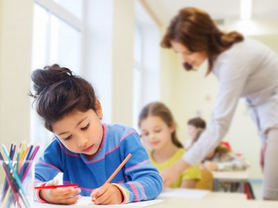 5 δεξιότητες που κατακτά το παιδί στη Β' Δημοτικού - Πώς να τις ενισχύσετε στο σπίτι;