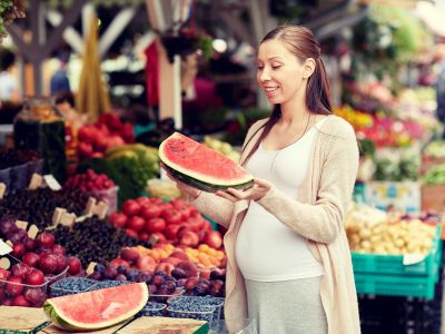 Καλοκαιρινές τροφές που ανακουφίζουν από τη ναυτία στην εγκυμοσύνη