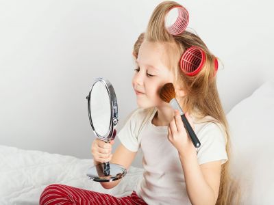 Οι κόρες μας μαθαίνουν να μισούν τον εαυτό τους από τις πρώτες τάξεις του σχολείου