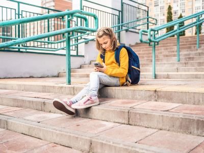 Περισσότερα παιδιά μιλούν με AI φίλους – Τι πρέπει να ξέρουν οι γονείς