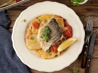 Λαβράκι πλακί: Μια καλοκαιρινή συνταγή του Άκη που σίγουρα θα σας αρέσει