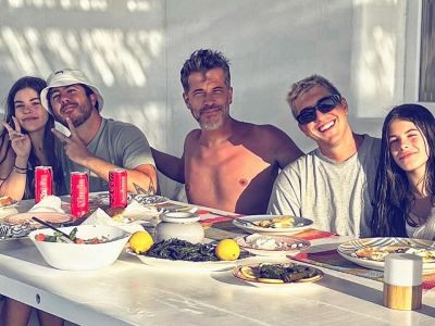 Χάρης Βαρθακούρης: Η σπάνια οικογενειακή φωτογραφία με τις κόρες και τα αδέρφια του