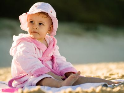 Πότε το μωρό μαθαίνει να κάθεται; Τα 5 αναπτυξιακά στάδια