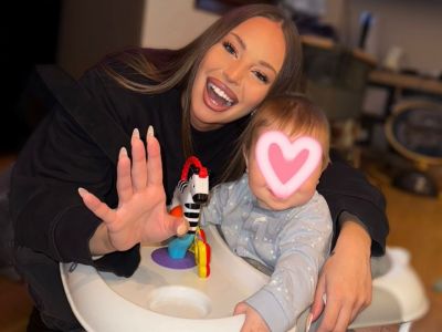 Η Ανδρομάχη τραγουδά με τον μπεμπάκο της και το διαδίκτυο λιώνει