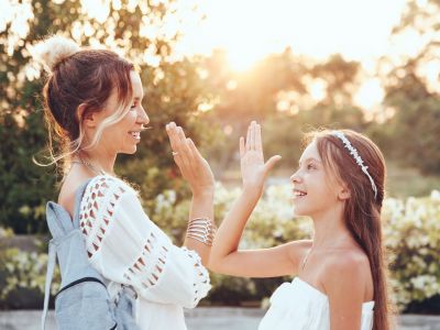 Όταν οι έφηβοι λένε πάντα «ναι» - Πότε είναι ανησυχητικό και τι πρέπει να προσέξουν οι γονείς