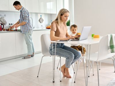 Πώς η επιστροφή στο σχολείο επηρεάζει ψυχικά τις μαμάδες;