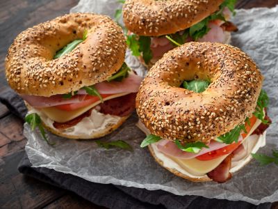 Back to school: Bagels με 2 υλικά που θα λατρέψουν τα παιδιά (και οι μαμάδες!)