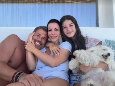 Χάρης Βαρθακούρης: Η selfie με την Αντελίνα και την κόρη τους πριν το τέλος των διακοπών